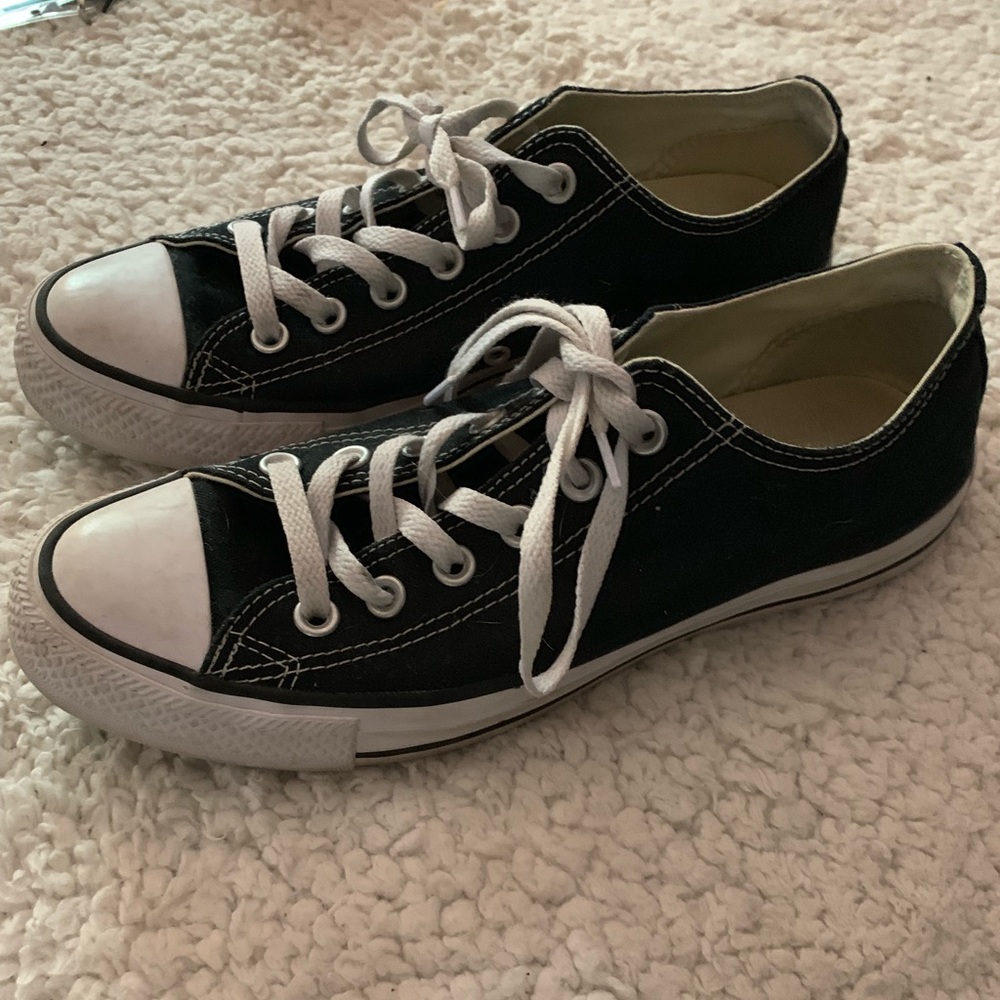 Black and white low top converse